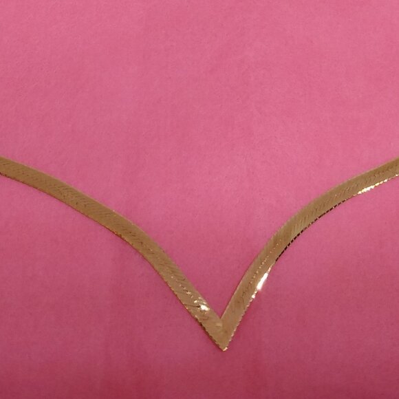 Beautiful solid 14kt gold, Chevron herringbone necklace. - Picture 8 of 12